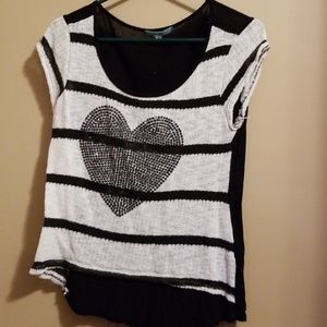White and black heart tee